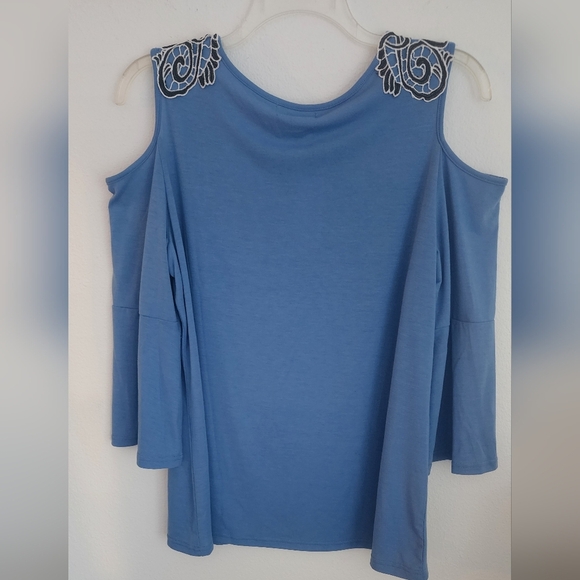 Sheilay Blue Cold Shoulder Top with Black and White Embroidery Sz XXL (NWT) - Picture 6 of 6